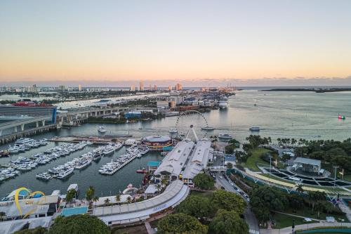 Azure Miami - Studio Apartment with Stunning City & Bay Views! photo 26
