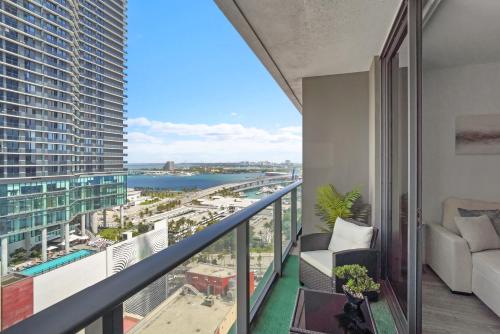 Azure Miami - Studio Apartment with Stunning City & Bay Views! photo 18