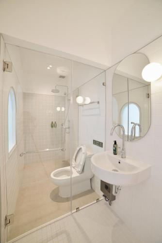 a bathroom with a shower and a sink and a toilet at Evergreen Cafe and Hotel in Chiang Mai