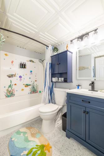 a bathroom with a toilet and a tub and a sink at Casa Del Mar Unit 257 - Stunning Front Angle Views at the Gulf n Babe's Beach with Private Balcony WiFi in Galveston