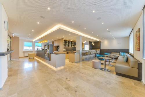 a large room with a kitchen and a living room at ateckhotel Kirchheim/Teck in Kirchheim unter Teck
