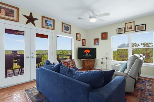 a living room with a blue couch and a tv at Valley View in Fischer