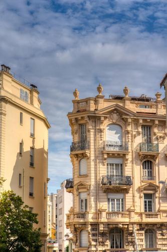 Stylish 1-bedroom minutes from Beach&Promenade