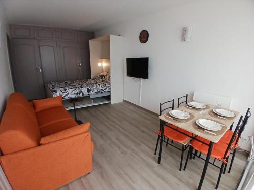 Studio cozy, terrasse, parking, tout à 2 pas d'ici