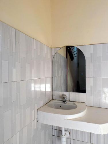 a bathroom with a sink and a mirror at Eagle Nest lake Natron Lodge in Mtowabaga