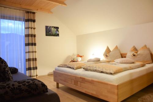 Postel nebo postele na pokoji v ubytování Sonnenchalet 2 im Salzburger Lungau