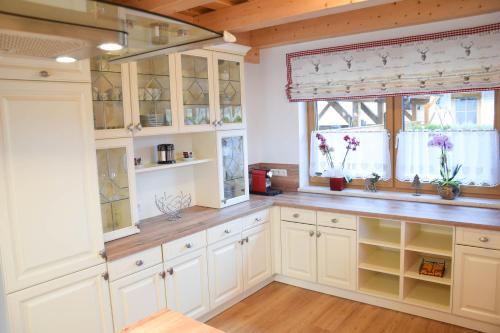 Kuchyň nebo kuchyňský kout v ubytování Sonnenchalet 2 im Salzburger Lungau