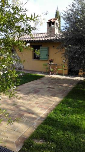 a house with a patio and a table in the yard at Casa la Quiete in Torgiano