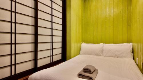 JIA Kaken Osaka 嘉建 Brand-New 3-Story Japanese-Style Holiday Villa Terrace 3 Bedrooms Sleeps Up to 12 Guests Direct to Kansai Airport