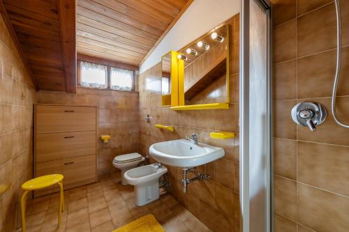 Salle de bains dans l'établissement Villa Ca Perosego - Stayincortina