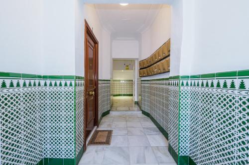 Bonito y muy fresco apartamento con patio privado