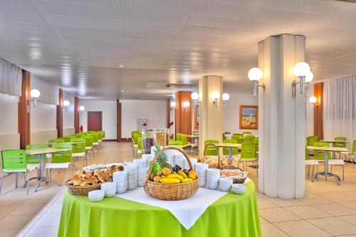 Gallery image of Hotel Praia Dourada in Porto Santo