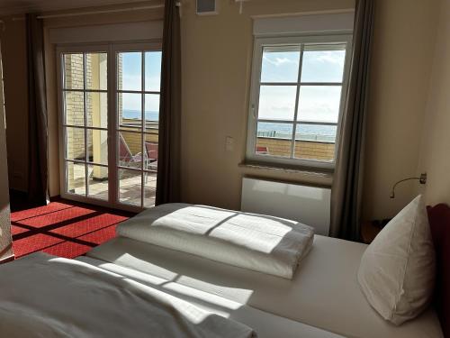 Katil atau katil-katil dalam bilik di Strandhotel Grömitz