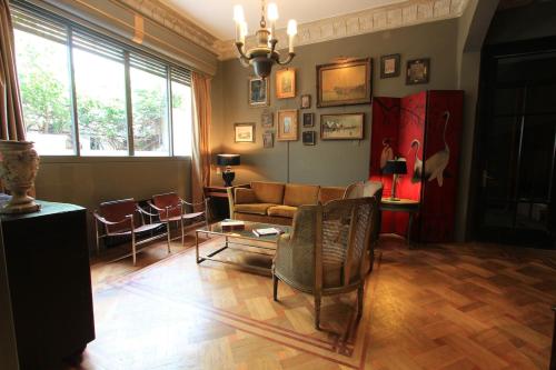 a living room with a couch and chairs at -Casa Haydée- in Paysandú