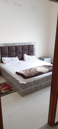 a bed in a bedroom with a mattressvisor at SK Hotel Raisingh Nager in Rāisinghnagar
