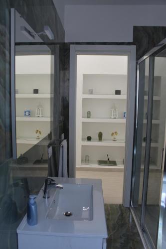 a bathroom with a sink and a mirror at Casa DieciMare in Torre del Greco