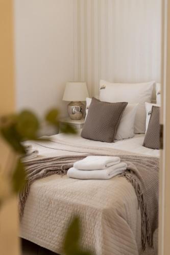Old Town św Jana by Downtown Apartments