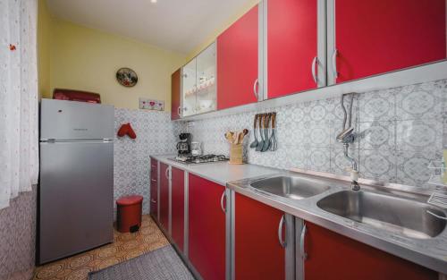Apartment Crveni - a three bedroom apartment with a stunning sea view