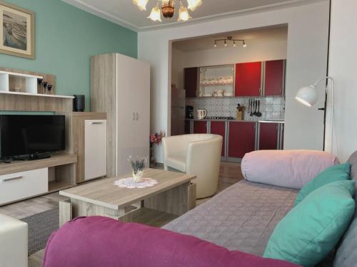 Apartment Crveni - a three bedroom apartment with a stunning sea view