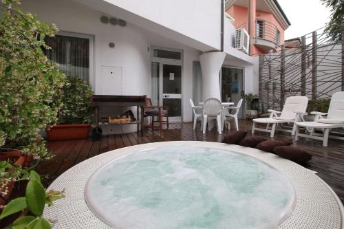 a hot tub in the middle of a patio at Holiday home Isola Rossa in Isola Rossa