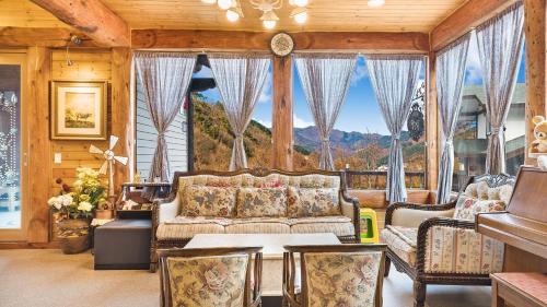 a living room with a couch and a table at Muju Moonriver Pension in Wŏnsamgŏri