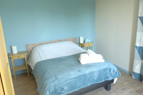 a bedroom with a bed with towels on it at Maison Mayjune Cottage in Irai