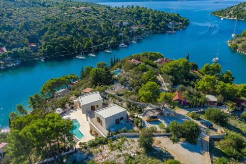 Luxury villa Sea Angel Brac with heated pool