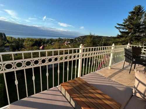 JOY Apartman - Balatonalmádi Home with Panorama
