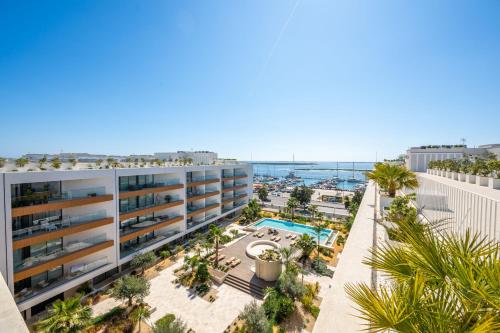 Luxury Marina Apt 5 Pools Gym & Garage