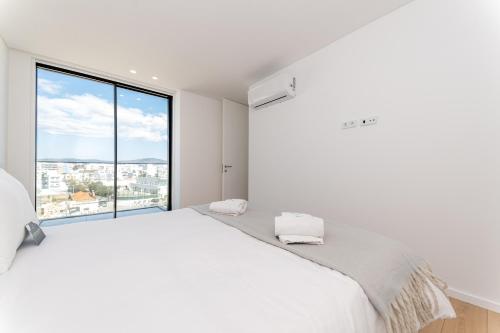Luxury Marina Apt 5 Pools Gym & Garage