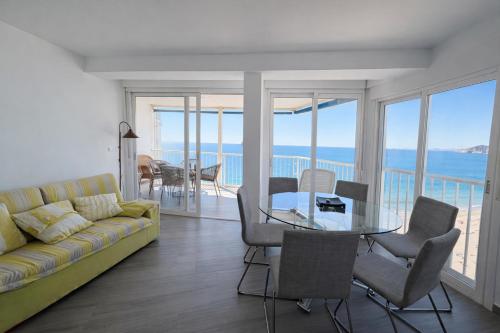 Stunning Sea View Beachfront 3BR Yago Tower