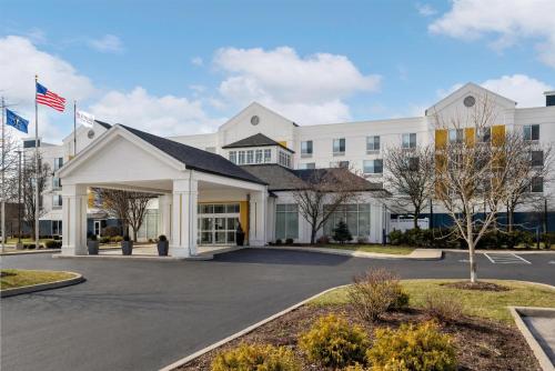 an image of the front of a building at Hilton Garden Inn Indianapolis/Carmel in Carmel