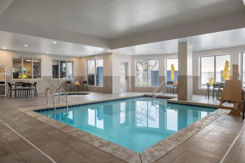 a swimming pool in a home with a dining room and kitchen at Hilton Garden Inn Indianapolis/Carmel in Carmel