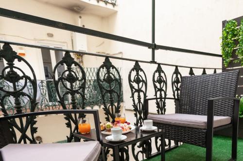 Historic Center Boho Apt - 5min Colosseum, 300m to Metro, A-C