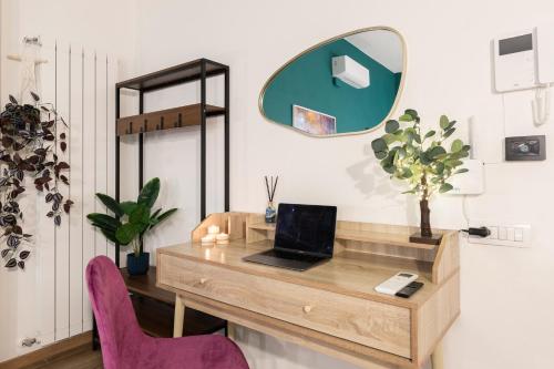Historic Center Boho Apt - 5min Colosseum, 300m to Metro, A-C