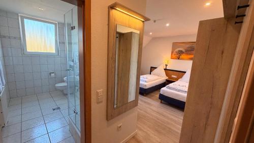 a bathroom with a shower and a bedroom with a bed at Bootshaus Hamm in Hamm