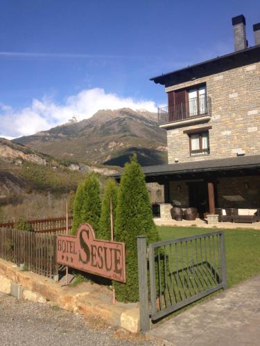 a sign in front of a house with a resort sign at Hotel Sesué in Sesué