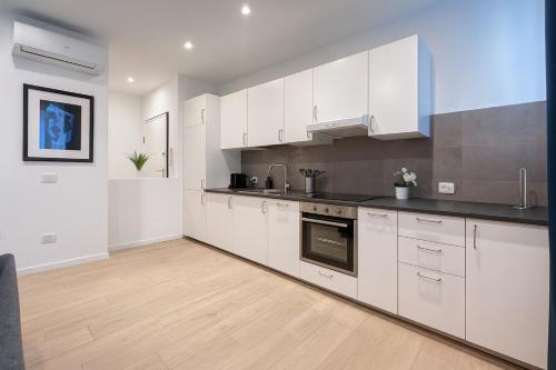 The Boutique Houses - San Siro with Private Parking - Bande Nere M1 Metro Direct to Duomo- Apartments Milan City Center