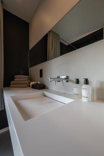 a bathroom with a white sink and a mirror at K-Kanne in Kanne