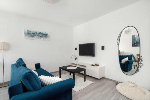 Charming Apartment with Parking and Balcony Near the City Centre by Noclegi Renters