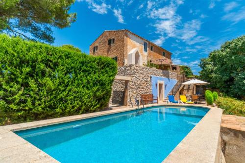 Finca So na Sopa con piscina y un precioso jardín