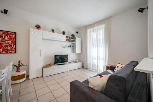 a living room with a couch and a tv at Dolce Teresa in Mandello del Lario