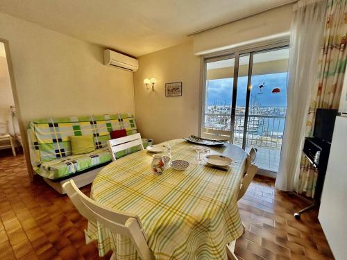 CR100-028 Appartement PORT vue mer-CANET PLAGE