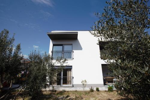 Trogir Kaštela big apartment near the beach