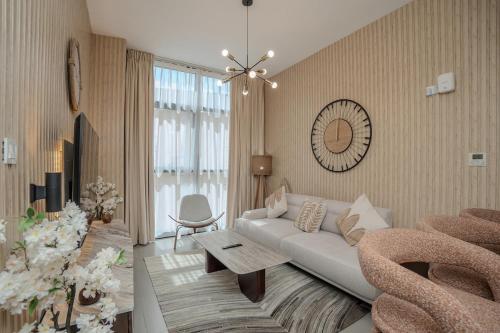 Luxury 1BHK with Pool and Prime Amenities CB1-9-SN1-503-1br