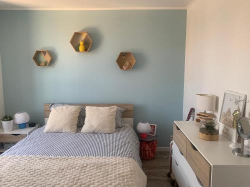 Maison complete proche circuit 24h centre ville 10 à 12 personnes 5 chambres 3 salles de bain