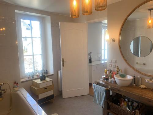 Maison complete proche circuit 24h centre ville 10 à 12 personnes 5 chambres 3 salles de bain