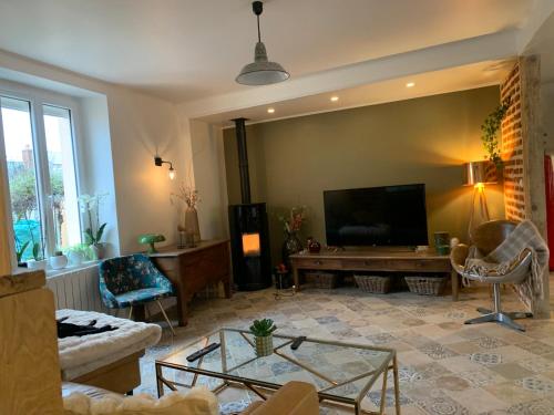 Maison complete proche circuit 24h centre ville 10 à 12 personnes 5 chambres 3 salles de bain