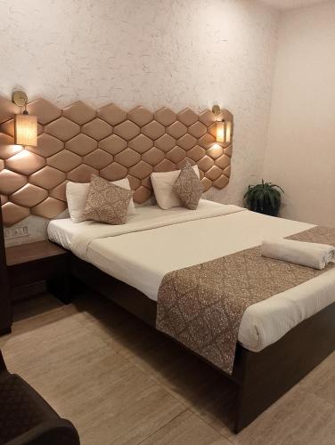 a bedroom with a large bed with a large headboard at Abalone Resort in Arpora