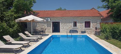 House Stone Curlew 2